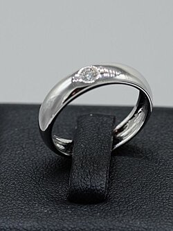 แหวนเพชรเม็ดเดี่ยว ทรงปอกมีด