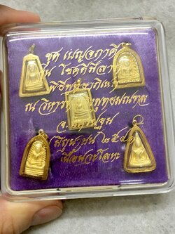 รหัสสินค้าGPP-060 จี้พระชุดเบญจภาคี พิมพ์เล็ก รุ่น \"โชคดีมีลาภ\" เลี่ยมกรอบทองแท้
