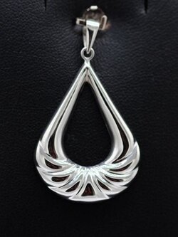 จี้ทองคำขาวสำหรับสุภาพสตรีครับ