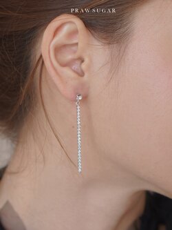 Long Shine Earrings - ต่างหูทรงแท่งยาวประดับคริสตัลใส (ก้านต่างหูไทเทเนียม)