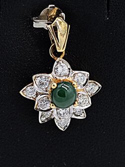 จี้หยกพม่าเนื้อดี ฝังเพชรน้ำ98ตัวเรือนทอง9K สำหรับสุภาพสตรีครับ