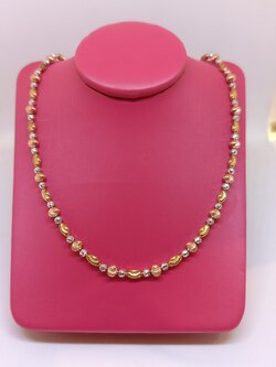 สร้อยคออิตาลี่ เป็นลวดลายแฟนซี เม็ดมะยมเหลี่ยมเพชรสลับกับไขปลาเหลี่ยมเพชร