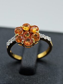 แหวนพลอยบุศราคัมล้อมเพชรรูปดอกไม้ตัวเรือนทอง14Kหรือ 58.5% เปอร์เซนต์ทองครับ