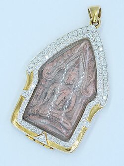 จี้พระขุนแผนด้านหลังพรายกุมารตัวเรือนทอง9K ฝังเพชรน้ำ98ครับ