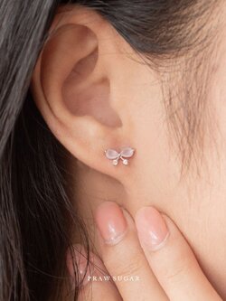 Mini Light Pink Bow Earrings - ต่างหูโบว์ชมพูอ่อนขนาดมินิ (ก้านต่างหูเงินแท้)