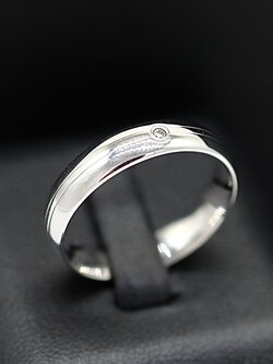 แหวนเพชรเม็ดเดี่ยวผู้ชาย เพชรไซส์3ตัง ตัวเรือนทองขาว9K รอบนิ้วใหญ่สวมใส่สบายครับ