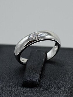 แหวนปอกมีดฝังเพชร1เม็ด สำหรับสุภาพบุรุษ ใช้ชีวิตเรียบง่าย