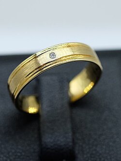 แหวนเพชรทรงเกลี้ยงพ่นทรายรอบวงสำหรับสุภาพบุรุษและสตรีครับ