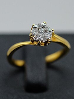แหวนเพชรประกบ ทรงเพชรเม็ดชู สำหรับสุภาพสตรีครับ