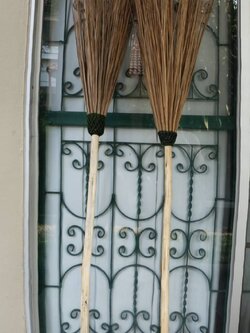 MAKE TO ORDER ไม้กวาดทรงแม่มด