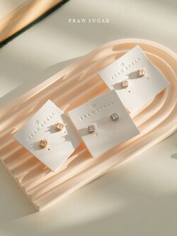 Classic Square Stud Earrings - ต่างหูสี่เหลี่ยมคลาสสิคเพชรล้อม (ก้านต่างหูเงินแท้)