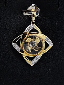 จี้กังหันแชกงหมิว ตัวเรือนทอง18K สำหรับสุภาพสตรีครับ