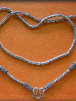 สร้อยคอเงินแท้ ลายบาหลี ลงดำ ขนาด 3 มิล สามารถแขวนพระได้ถึง 5 องค์ (ความยาวทั้งเส้น 28 นิ้ว)