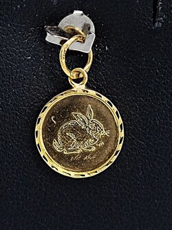 จี้กระต่ายทองคำปลุกเสกจากวัดดังในฮ่องกงสำหรับสุภาพสตรีครับ