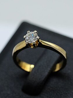 แหวนเพชรเม็ดชู แหวนหมั้น แหวนแต่งงานสำหรับสุภาพสตรีครับ