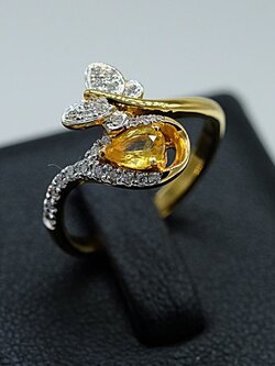 แหวนพลอยบุษราคัมล้อมเพชรทรงผีเสื้อและดอกไม้