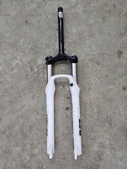 [SALE 30%] ตะเกียบโช้คหน้าจักรยาน RST ล้อ 27.5 ดิสเบรค ล็อคได้ ปรับอ่อนแข็งได้