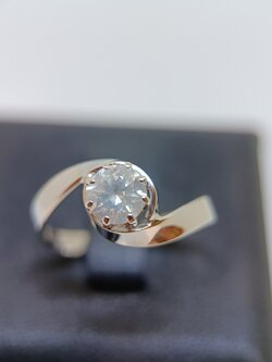 แหวนเพชรเม็ดชู เพชรแท้เบลเยี่ยมคัท เพชรขาวติดมิลค์กี้(ขาวขุ่น) สำหรับสุภาพสตรีครับ