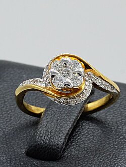 แหวนเพชรหน้าประกบ สำหรับสุภาพสตรี มาพร้อมบ่าข้าง