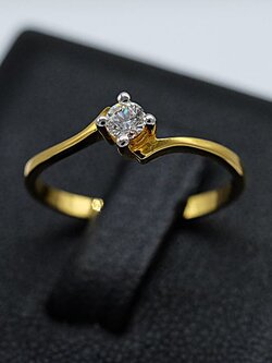 แหวนเพชรเม็ดชู สำหรับสุภาพสตรีครับ แหวนหมั้น แหวนแต่งงาน งบไม่สูงมาก