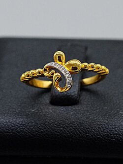 แหวนเพชรสำหรับสุภาพสตรี ขนาดกะทัดรัด