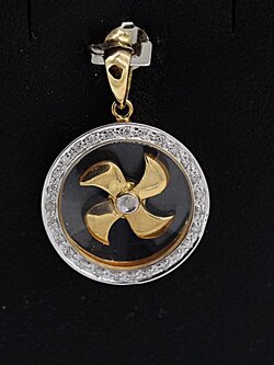 จี้กังหันแชกงหมิว ตัวเรือนทอง18K สำหรับสุภาพสตรีครับ