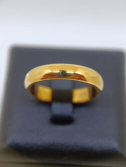 แหวนทอง10K ทรงปอกมีดไม่มีเพชร สวมใส่ได้ทั้งผู้ชายและผู้หญิง เน้นความเรียบง่าย