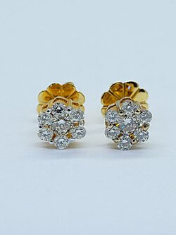 ต่างหูเพชรประกบหน้าดอกไม้ สำหรับสุภาพสตรีแนวอ่อนหวานครับ