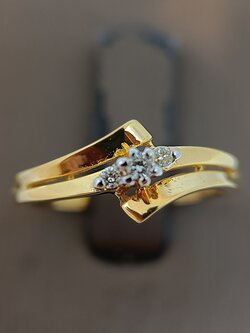 แหวนเพชรน้ำ98 คุณภาพดี บนตัวเรือนทอง18K สำหรับสุภาพสตรีครับ