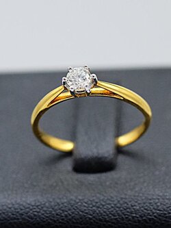 แหวนเพชรเม็ดเดี่ยว สำหรับสุภาพสตรี ราคาย่อมเยา