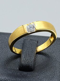 แหวนเพชรเม็ดเดี่ยวสำหรับสุภาพบุรุษ ใช้เป็นแหวนหมั้น แหวนแต่งงานได้ครับ