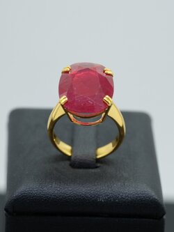 แหวนทับทิมอาฟริกาแท้ สีแดงสด สีเสมอเนื้อเดียว บนตัวเรือนทอง18K ครับ