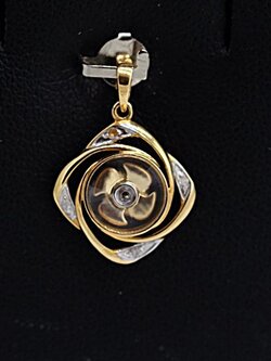 จี้กังหันแชกงหมิว ตัวเรือนทอง18K สำหรับสุภาพสตรีครับ