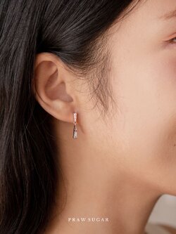 Minimal Gorgeous Triangle Earrings - ต่างหูสามเหลี่ยมทรงยาวสไตล์มินิมอล (ก้านต่างหูเงินแท้)