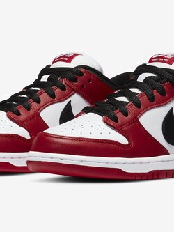 Nike SB Dunk Low “Chicago”
