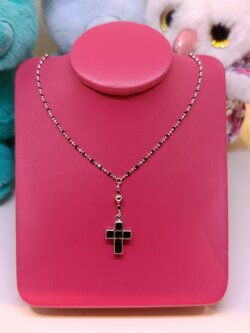 สร้อยคออิตาลี่พร้อมจี้ไม้กางเขนฝังพร้อมพลอยนิล สำหรับสุภาพสตรีครับ