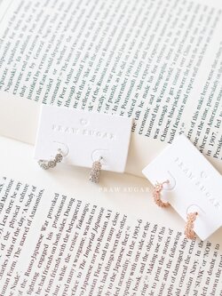 Flowers Hoop Earrings - ต่างหูห่วงทรงดอกไม้ (ก้านต่างหูเงินแท้)