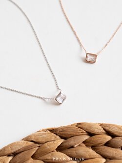 Rose Quartz Baguette Gemstone Necklace - สร้อยคอจี้โรสควอซทรงสี่เหลี่ยม (เรือนสร้อยเงินแท้)(มี 2 สี)