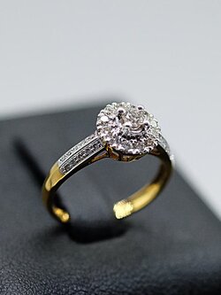 แหวนเพชรสำหรับสุภาพสตรี แหวนหมั้น แหวนแต่งงาน ขนาดกระทัดรัด