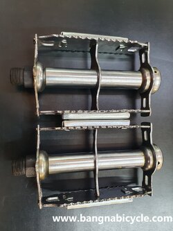 บันไดเหล็กโบราณ แกนใหญ่