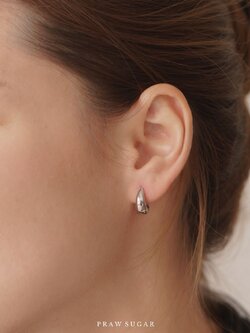 Mid Curve Hoop Earrings - ต่างหูห่วงเรียบขนาดกลาง (ก้านต่างหูเงินแท้)