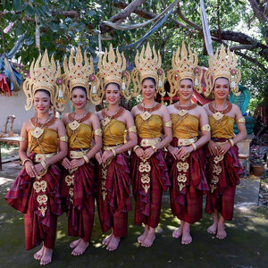 จ้างละครรำ โทร 082-5491969 ออกแบบวางแผน พิธีรำบวงสรวงพญานาค จัดเครื่องบวงสรวง