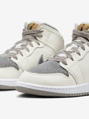 Nike Air Jordan 1 Mid GS “Velvet Toe”