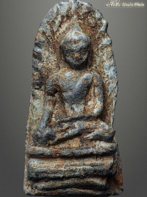 พระรอดพิมพ์ใหญ่ เนื้อเขียว จ.ลำพูน