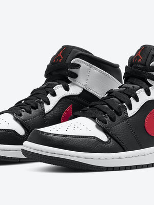 Nike Air Jordan 1 Mid in Classic Chicago Colors